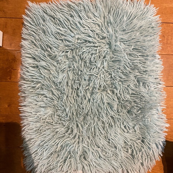 One throw pillow and 3 pillow covers (blush pink plain one not pictured) - Picture 4 of 4